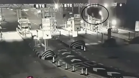 VIDEO. Accident teribil în China. Maşina a zburat 15 metri după ce a lovit un parapet de beton