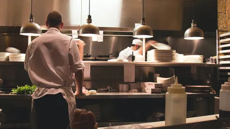 Secretele din bucătăria restaurantelor. Ce feluri de mâncare să nu comanzi niciodată când iei masa în oraş: 