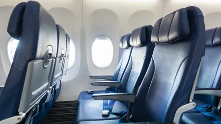 Locuri pe care trebuie să le eviți în avion: „Vei avea de-a face cu zgomote, mirosuri și oameni care stau la coadă”