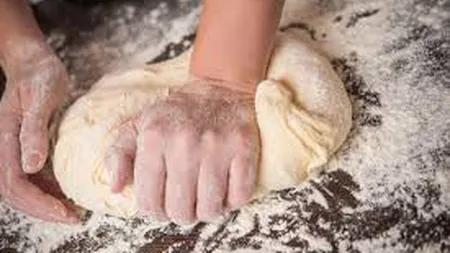 Aluat fraged cu ulei. Trucuri din reţeta bunicii, cum să pregăteşti o plăcintă delicioasă cu un aluat pufos