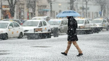 Val polar peste România. Meteorologii anunţă răcire drastică a vremii, ploi, lapoviţă şi ninsori