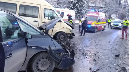 COD ROŞU de intervenţie la Braşov. Accident cu 11 victime, după coliziunea dintre un microbuz şi un autoturism