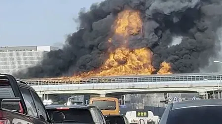 VIDEO Accident teribil în pasaj, impact devastator între un autobuz şi un camion: 6 morţi după explozie UPDATE