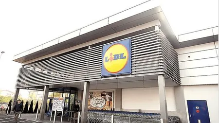 Produse tradiţionale de Crăciun, în oferta Lidl de weekend. Preţuri incredibile la cozonac, tobă şi piftie. Cadouri la preţ de chilipir