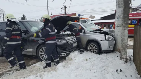 Accident devastator în Prahova. Două autoturisme și un microbuz s-au ciocnit, sunt opt victime