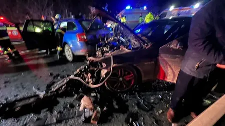 Accidente grave în prima zi din 2023. Două maşini s-au făcut praf pe DN13 Sighişoara-Târgu Mureş. O maşina a luat foc în Bihor
