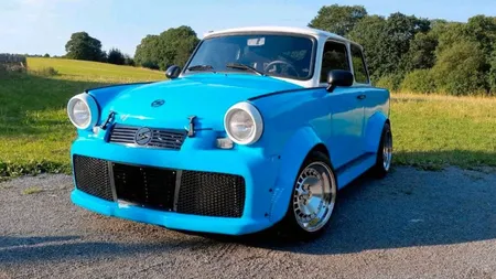 Un Trabant cu motor de 400 de cai putere a fost scos la vânzare. Mașina are scaune sport, volan de curse și sistem NOS