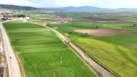 Imagini șocate. Pământul s-a crăpat pe o lungime de kilometri în urma cutremului din Turcia VIDEO