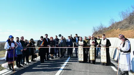 La Satu Mare, au inaugurat un drum închis cu alai de preoţi şi tăiat de panglică