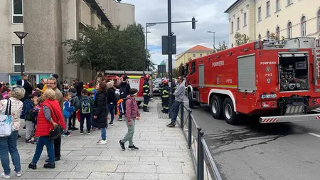 O adolescentă de 13 ani a căzut de la etajul al treilea al Colegiului Naţional 