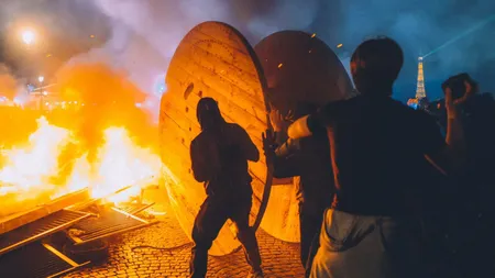 Noi proteste violente în Franţa. Lupte de stradă la Paris VIDEO