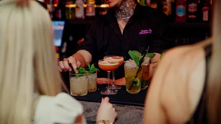 Băuturile ”fără gheață” au sau nu mai mult alcool? Un barman vine cu explicații