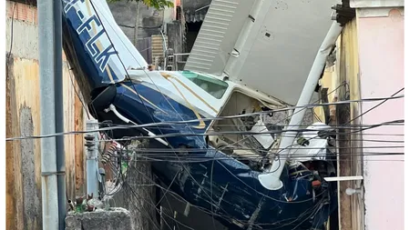 Imagini şocante. Avion prăbuşit peste case FOTO şi VIDEO