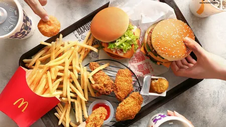 Cât de multe calorii se găsesc în mâncărurile de la fast-food? Un simplu cheeseburger are 300 de calorii