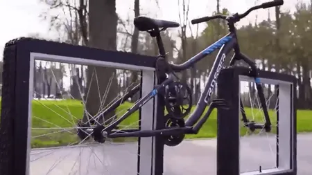 A apărut bicicleta cu roţi pătrate. Este perfect funcţională