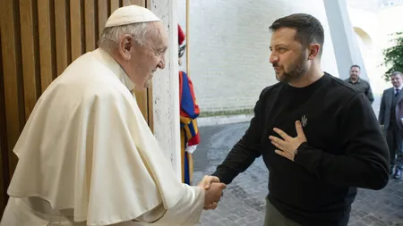 Întâlnire la cel mai înalt nivel în Roma! Volodimir Zelenski l-a vizitat oficial pe Papa Francis. În Ucraina răsună alarmele de război