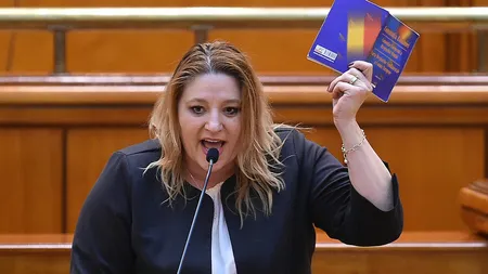 Diana Şoşoacă îl face praf pe Iohannis după ce preşedintele s-a răstit la profesori: 