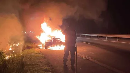 Incendiu la un autoturism care circula pe A1. O maşină echipată cu instalaţie GPL s-a făcut scrum