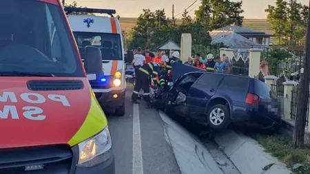 Un tânăr de 22 de ani a murit după ce s-a izbit cu maşina de un cap de pod. Doi motocicliști uciși de o șoferiță în Hunedoara