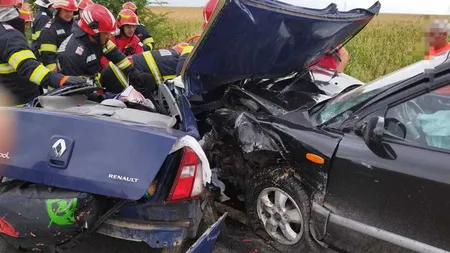 Doi morţi şi patru răniţi, după ce două autoturisme s-au ciocnit, pe DN 2