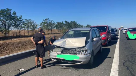 Accident în lanț pe Autostrada Soarelui. Opt mașini s-au ciocnit la ieşirea spre Constanţa, unul dintre autoturisme s-a răsturnat