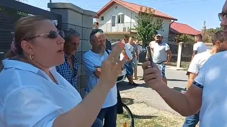 Diana Şoşoacă, scandal cu angajaţii de la Primăria Crevedia. Consilierii s-au închis în birouri, edilul este de negăsit! VIDEO