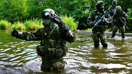 Cât ar câștiga un român care ar deveni soldat în Legiunea Străină. De câte zile libere poate beneficia pe an