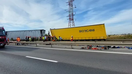 Carambol pe Autostrada A1 pe sensul spre București. Două autoturisme și două TIR-uri implicate, cinci persoane au murit