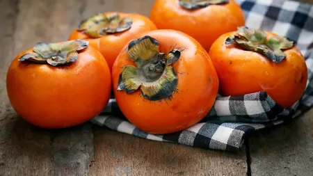 Kaki, fructul zeilor. Seamănă cu roșia, dar tratează artrita și diabetul. Nu-l mânca dacă iei aceste pastile!