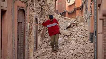 Cutremur devastator. Peste 2.400 de persoane şi-au pierdut viaţa VIDEO