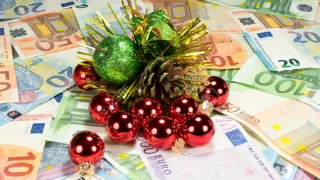 Salariile angajaţilor la stat cresc înainte de Crăciun: 1.200 de euro pentru profesori și 800 de euro pentru restul