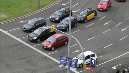 De ce nu e bine să scoți mașina din viteză la semafor. Vehiculele care pot avea probleme din această cauză