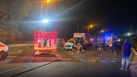 Accident în lanț pe DN2. Un TIR, o autoutilitară şi o mașină s-au transformat într-un morman de fiare. Două persoane au rămas încarcerate