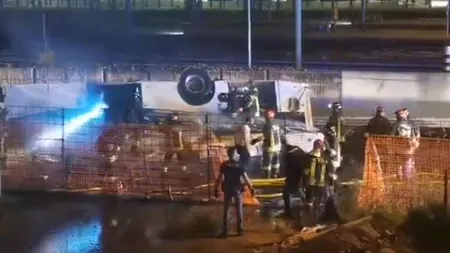 Accident cumplit în Italia: peste 20 de morţi după ce un autobuz a căzut în gol la Veneţia