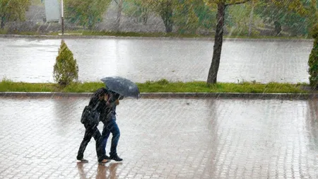 Vin ploile și vijeliile în România. Cod galben în București și 14 județe