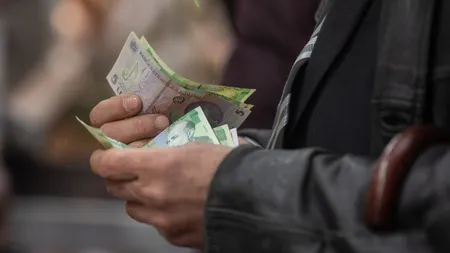 Vești bune pentru românii cu datorii la bancă. Legea care îi ajută pe oameni să scape de probleme