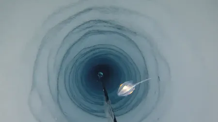 VIDEO Ce descoperire şocantă au făcut cercetătorii în gaura de aproape un kilometru din Antarctica: 