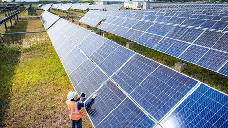 Proprietarii imperiului de retail ce include brandurile Auchan, Leroy Merlin și Decathlon cumpără proiecte fotovoltaice românești