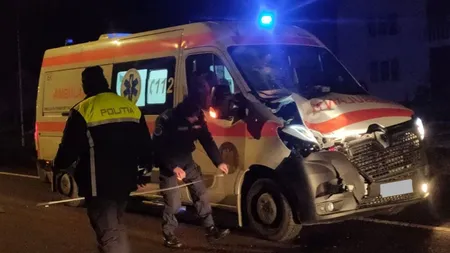 Bătrân izbit în plin de ambulanță pe DN17, în Bistrița-Năsăud. A fost proiectat la câțiva metri în urma impactului și a murit la spital
