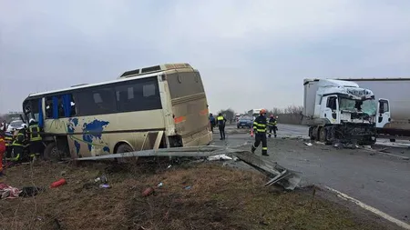 Planul Roşu de Intervenţie în Timiș după un accident cu un TIR şi un autobuz. O șoferiță beată s-a răsturnat cu mașina, în timp ce era urmărită de Poliție în Arad