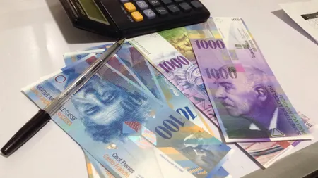 Angajaţii au primit salarii duble pe card. Credeau că e compensaţie pentru inflaţie, dar trebuie să returneze sumele integral