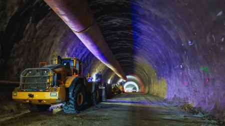 A fost săpat jumătate din primul tunel de autostradă din România. Primele imagini