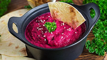 Hummus cu sfeclă roșie! Rețeta de milioane perfectă pentru Postul Paștelui! Se face în doar câteva minute și este foarte ieftină