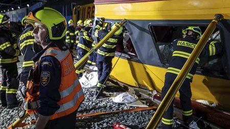 Patru morți și zeci de răniți în Cehia după ce un tren de marfă s-a ciocnit frontal cu unul de călători