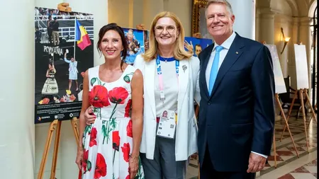 Cât costă rochia de firmă purtată de Carmen Iohannis la inaugurarea Casei României de la JO 2024 de la Paris. Geanta, de asemenea de la un brand renumit, are preţ aproape dublu FOTO