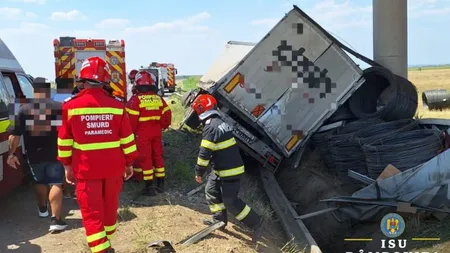 Accident grav pe Autostrada A1. Trei oameni au murit și alți patru au fost răniți după ce un TIR s-a izbit de o dubă parcată pe banda de urgență