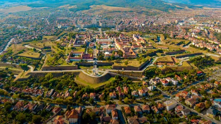 Orașul din România care îți poate oferi o viață ca în filmele americane! Costul de trai este foarte mic și are acces direct la autostradă