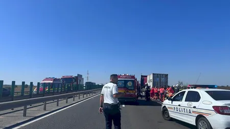 Accident de proporţii pe A4, în judeţul Constanţa, între un microbuz si un TIR. 13 persoane rănite, 11 încarcerate. Autorităţile au activat Planul Roşu de Intervenţie
