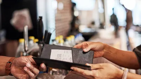 Dispare taxa ascunsă pe care toţi românii o plătesc. DOCUMENTUL este aproape de promulgare