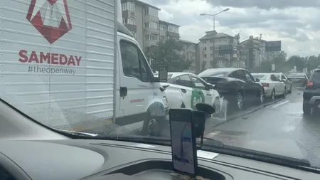 Carambol cu șapte mașini în București după furtuna de COD PORTOCALIU. A fost cod roșu în Călărași și Giurgiu